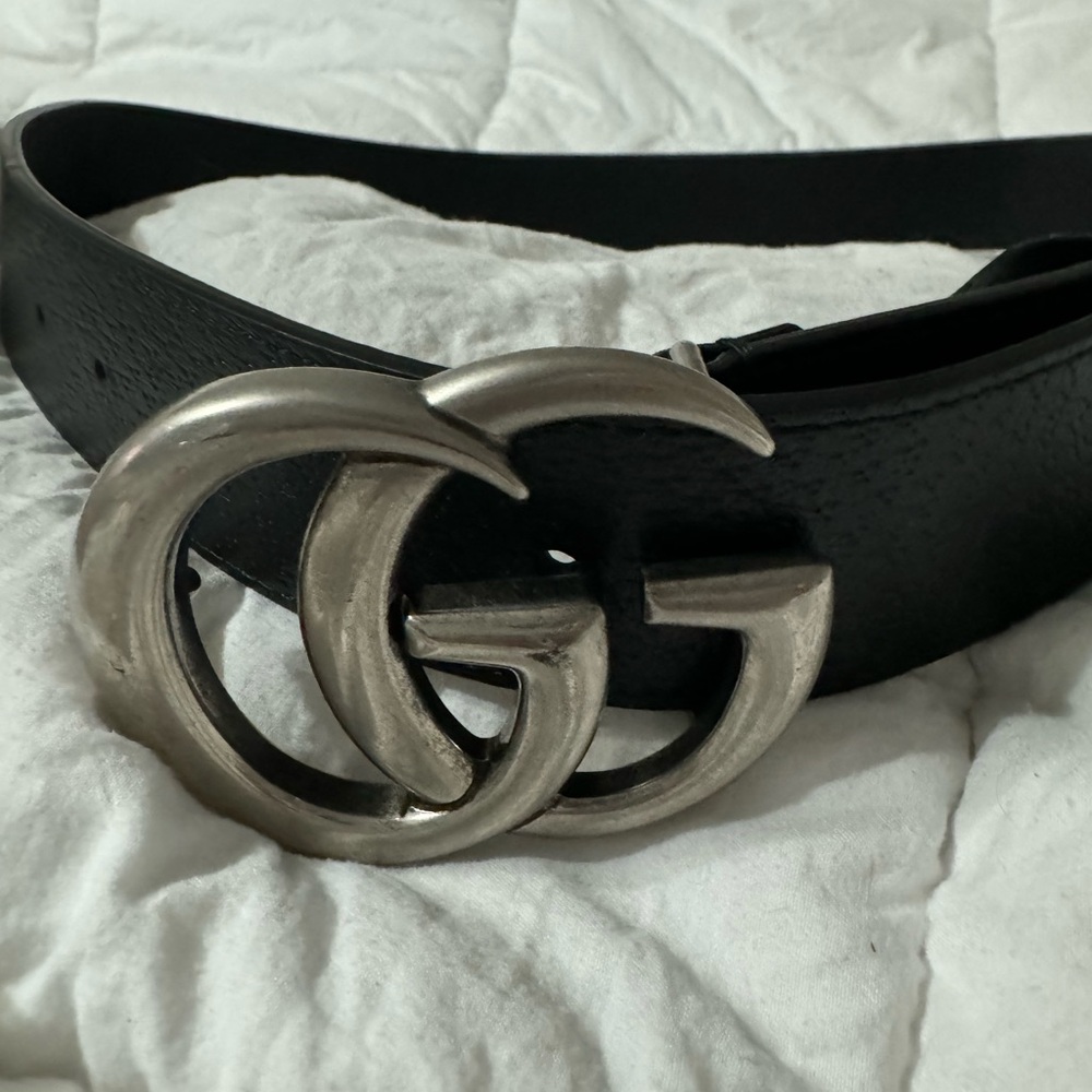 Authentic Black Gucci belt with silver GG!!! Size 100